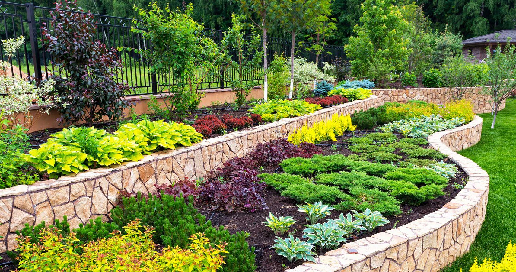 These landscaping ideas will give you an envy-worthy yard